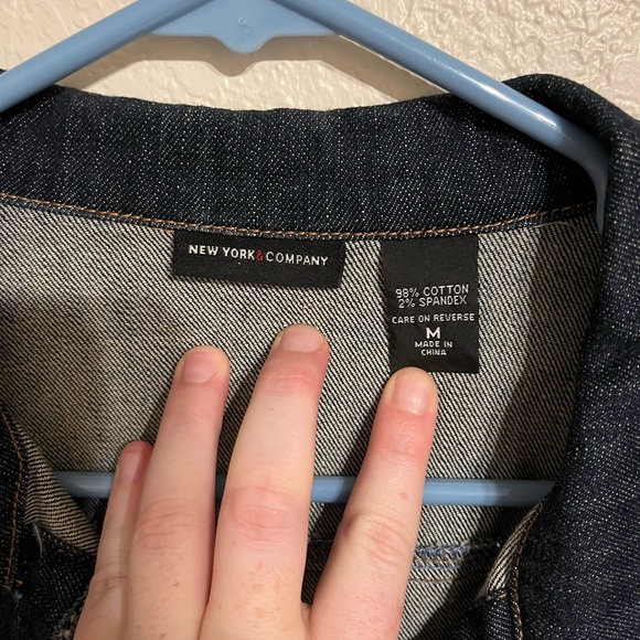 Perfect denim jacket. 🤍💙🤍 - Picture 8 of 9